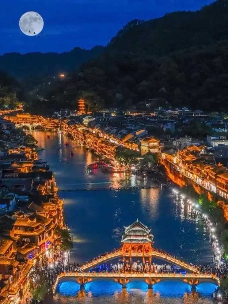 Changsha-Zhangjiajie Western Hunan 5-day travel guide, go deep into the National Forest Park to explore the wonders of the canyon