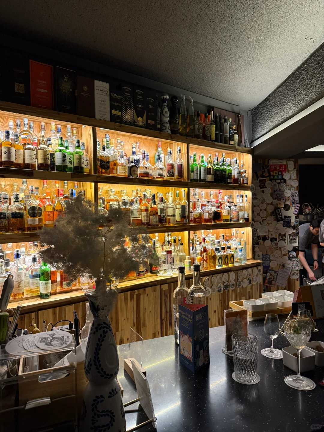 Seoul-Drink at BAM bar in Yeongdeungpo, Seoul. Don't know what to drink? Ask the bartender for recommendations.