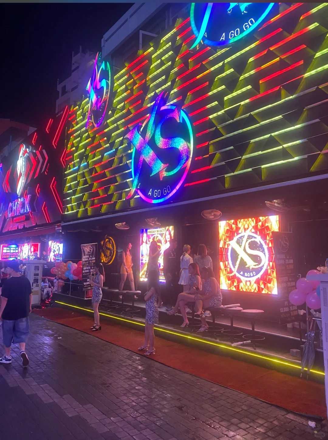 Pattaya-A complete guide to nightlife in Pattaya Walking Street, Agogo Bar and Panda Nightclub and dating girls