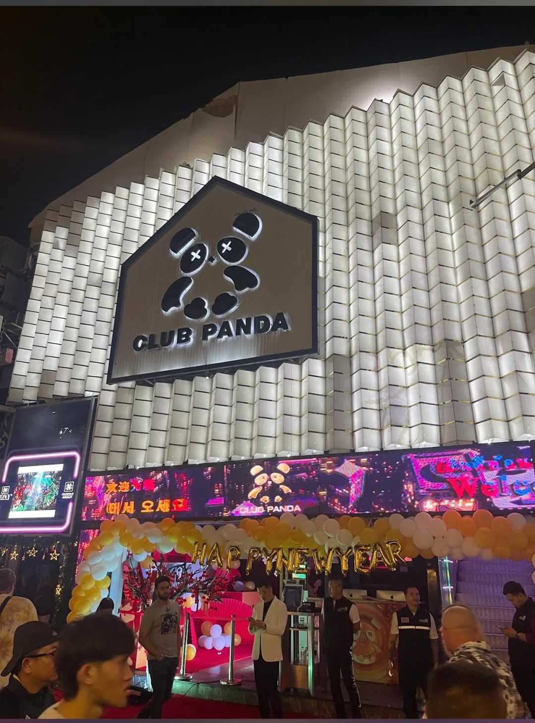 Pattaya-A complete guide to nightlife in Pattaya Walking Street, Agogo Bar and Panda Nightclub and dating girls