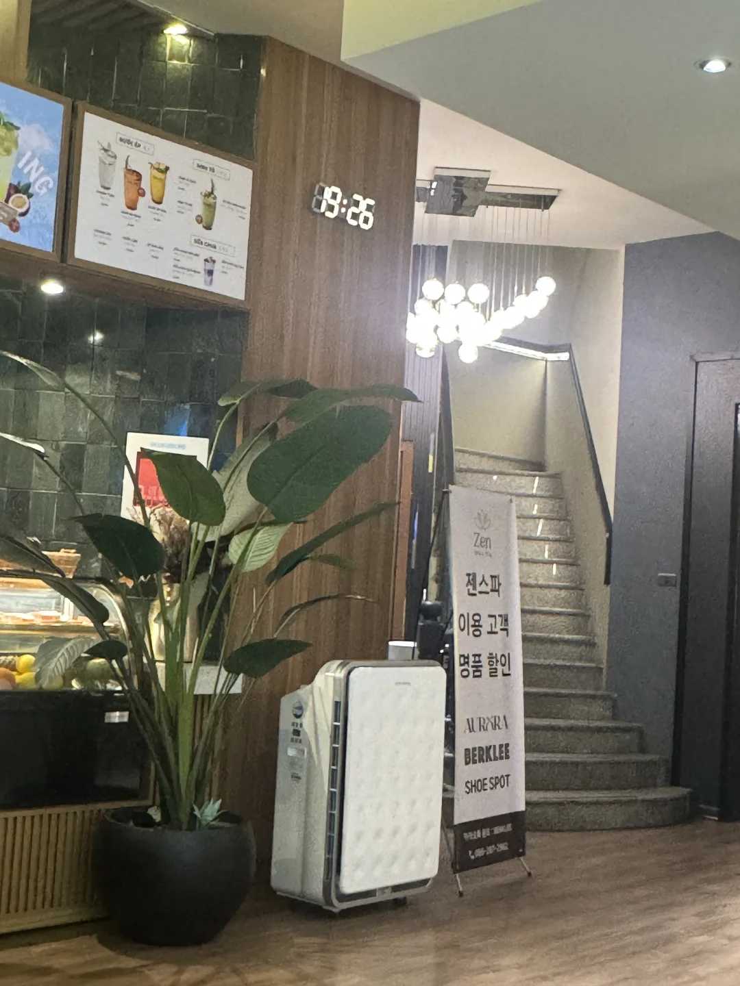 Hanoi-ZEN SPA and 333 SPA in the Korean area of ​​Hanoi offer good massage services at low prices.