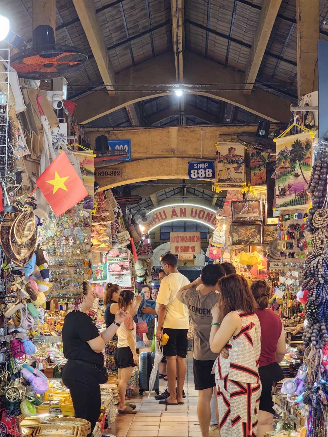 Ho Chi Minh-Shopping guide for Cho Ben Thanh Market and Big C Supermarket in Ho Chi Minh, Vietnam