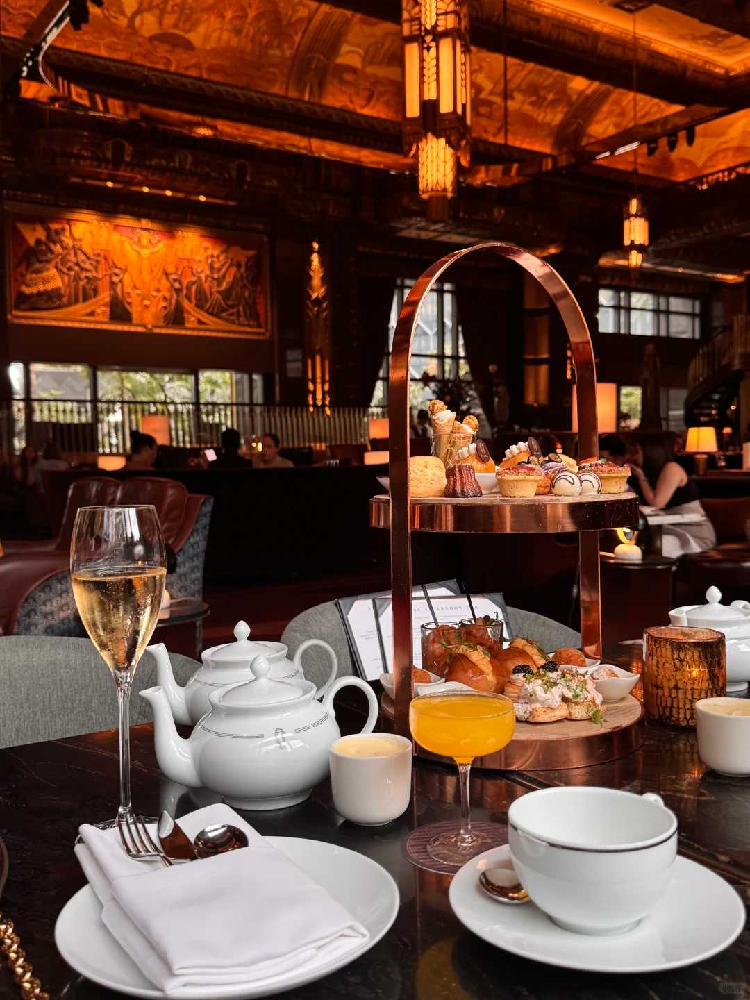 Singapore-Singapore's Asia's Top 1 Bar ATLAS, a trip through the golden age of old money style in a second