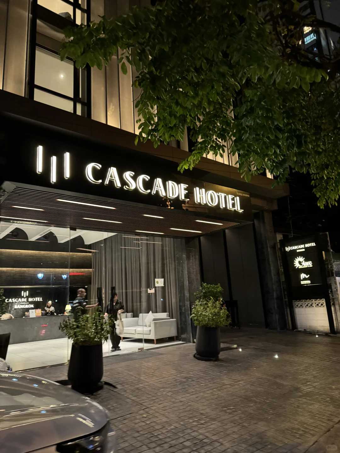 Bangkok-At Cascade Hotel Bangkok, the waiter will take your luggage and deliver it to your room from the moment you get off the car.