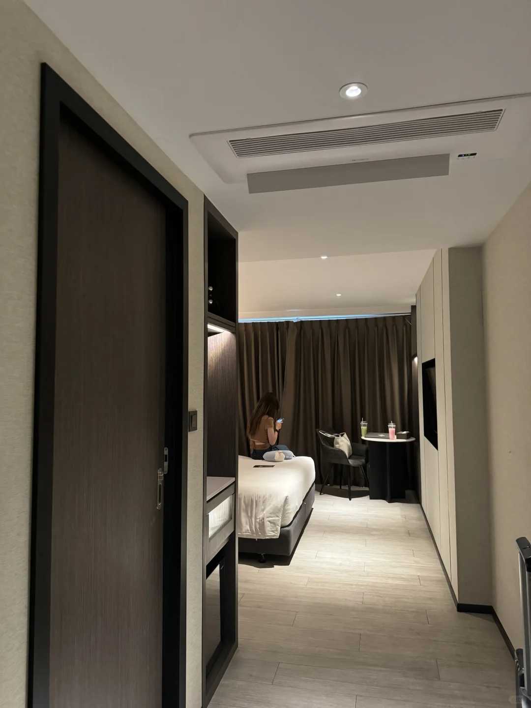 Bangkok-At Cascade Hotel Bangkok, the waiter will take your luggage and deliver it to your room from the moment you get off the car.