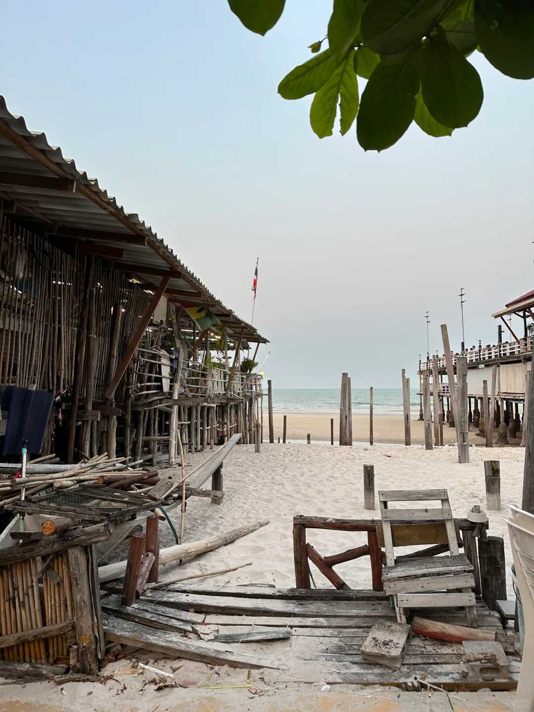Hua Hin-Travel guide to Hua Hin, Thailand: a great place to relax, sunbathe, daydream, and surf