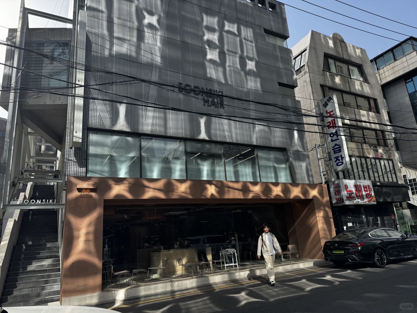Seoul-Ryse Hotel in Hongdae, Seoul, has several good coffee shops and barbecue restaurants nearby