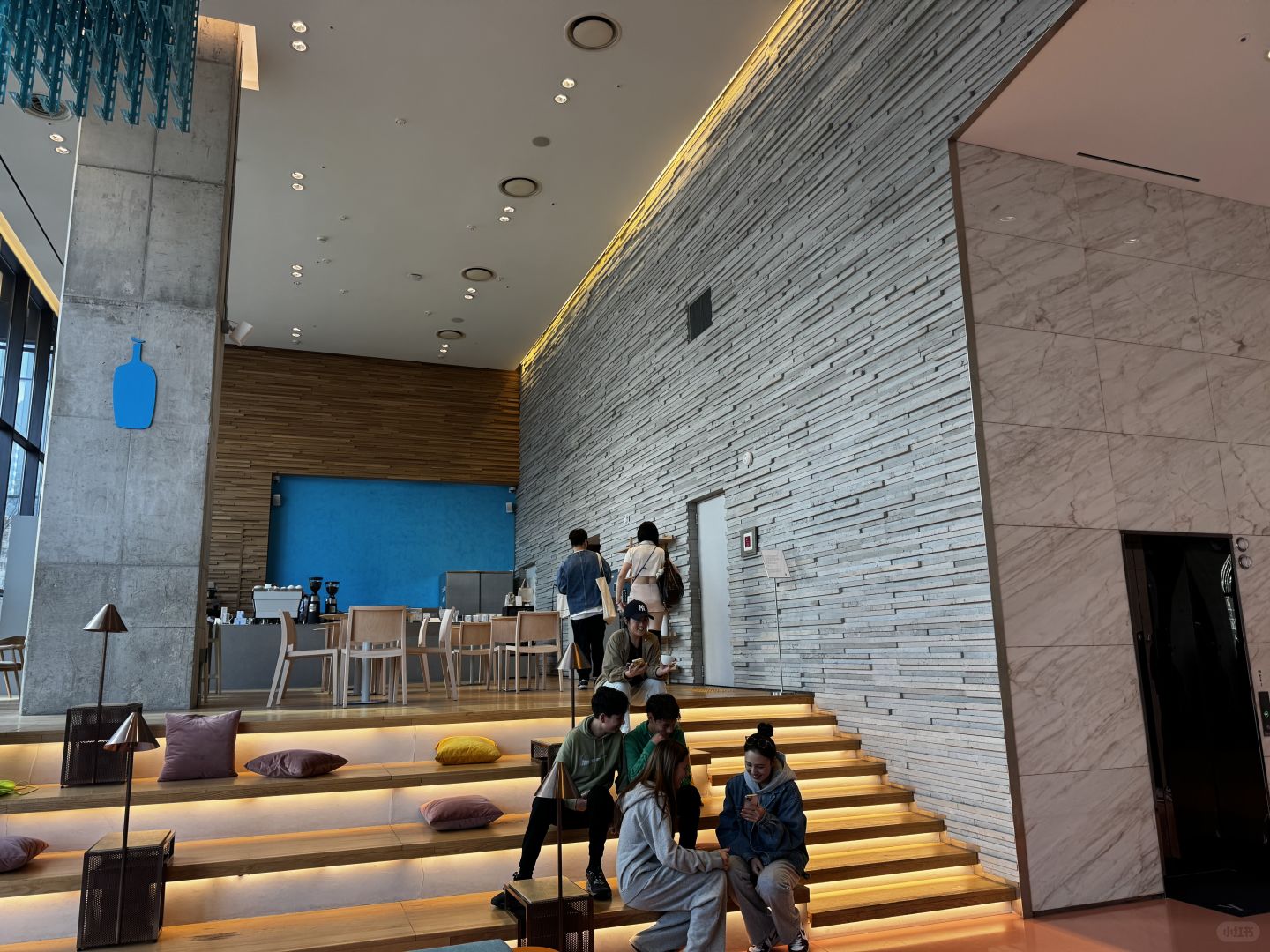 Seoul-Ryse Hotel in Hongdae, Seoul, has several good coffee shops and barbecue restaurants nearby