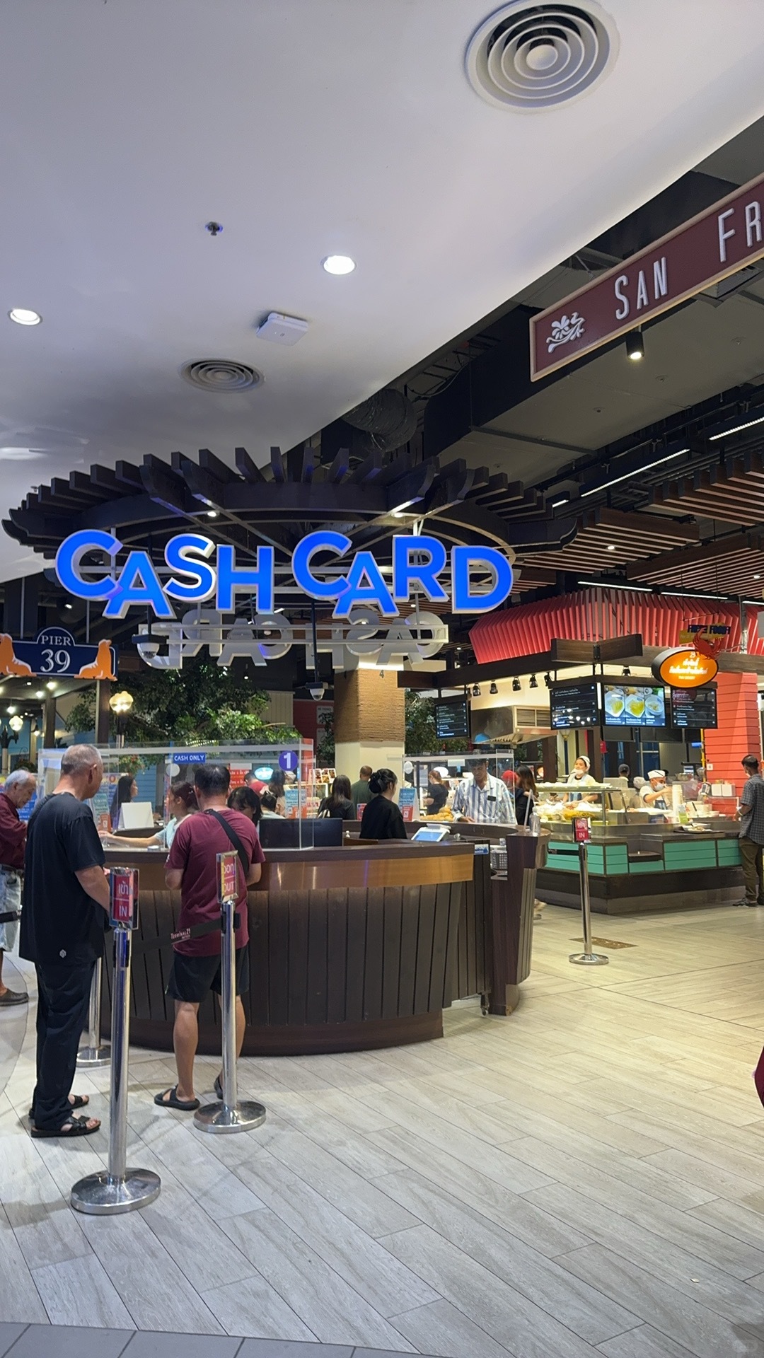 Pattaya-Pattaya Terminal 21 Shopping Mall. Eating, shopping, and playing are all available here