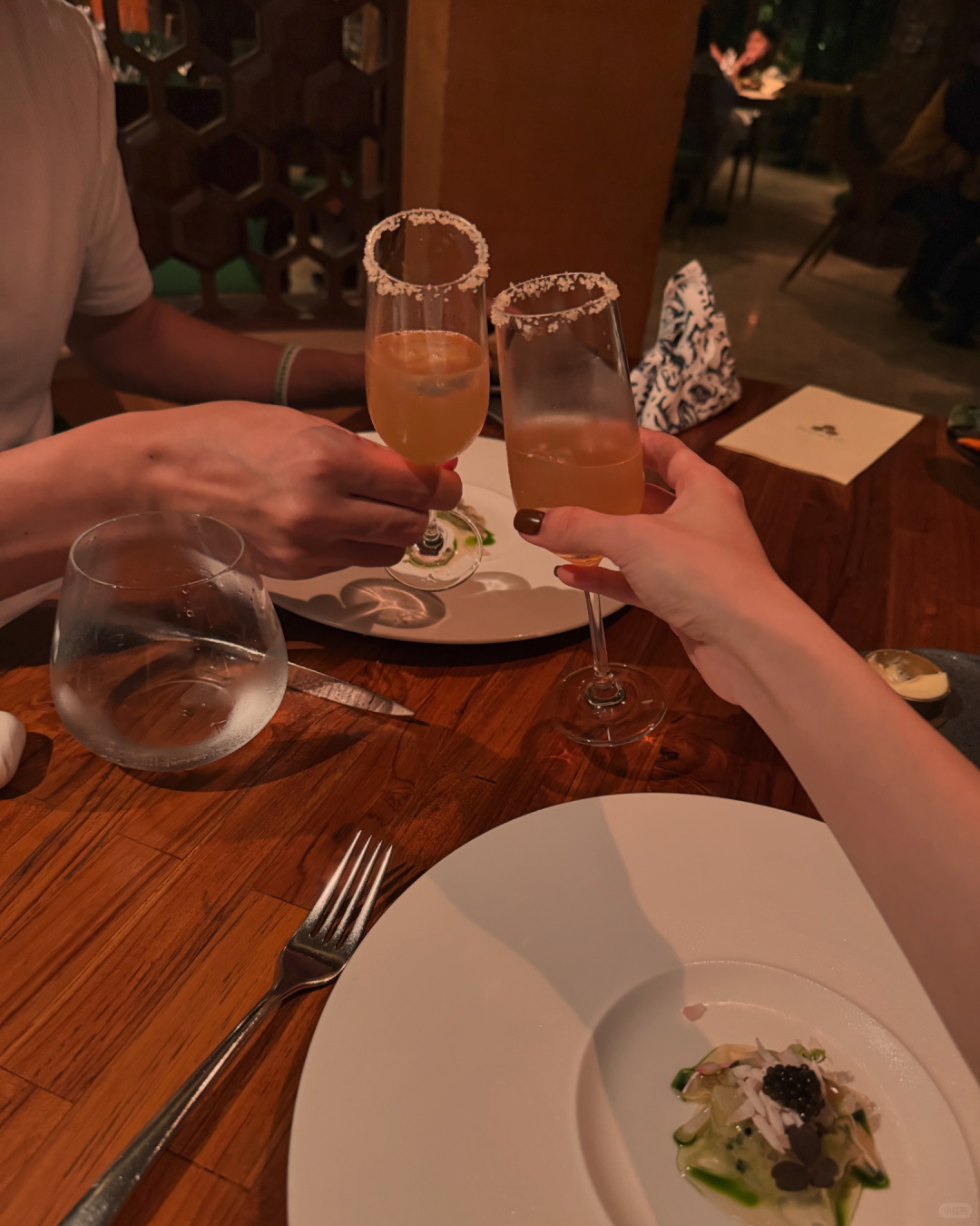 Bali-At the three-star Michelin French restaurant mozaic in Ubud, Bali, the waiter will introduce the ingredients and methods of each dish.