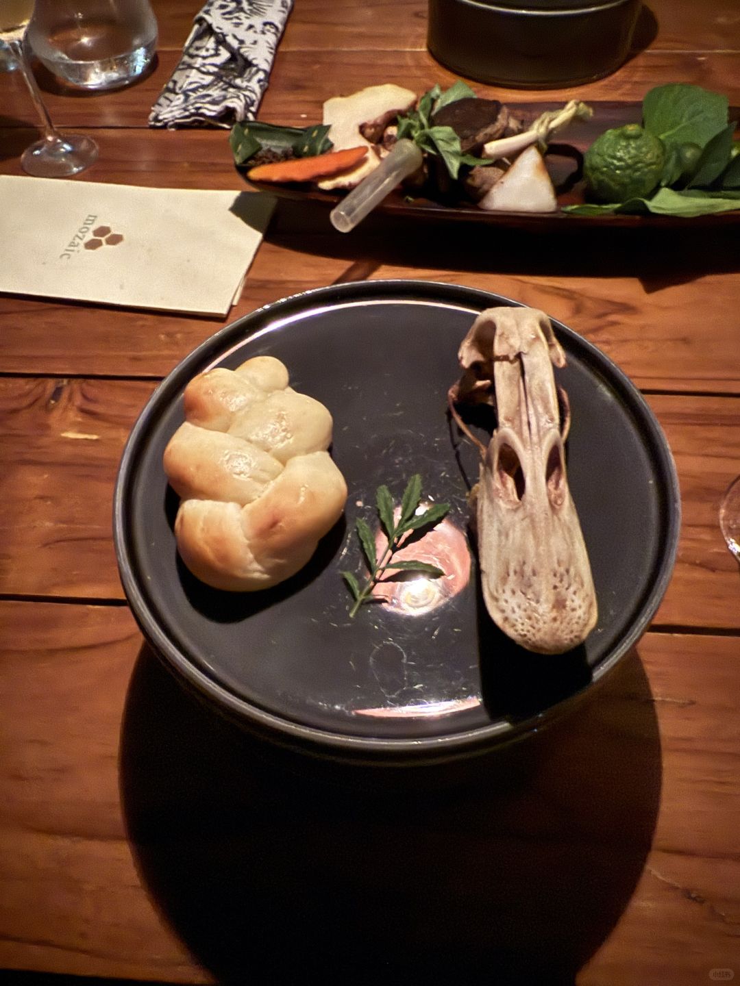 Bali-At the three-star Michelin French restaurant mozaic in Ubud, Bali, the waiter will introduce the ingredients and methods of each dish.