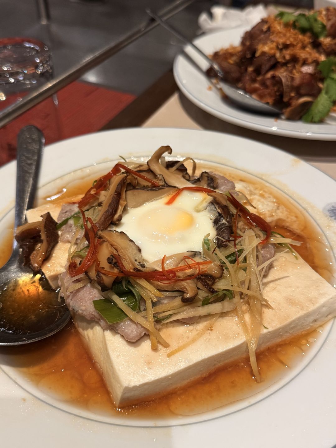 Chiang Mai-Jia Tong Heng Restaurant, a 60-year-old restaurant in Chiang Mai, is also popular with Thai locals