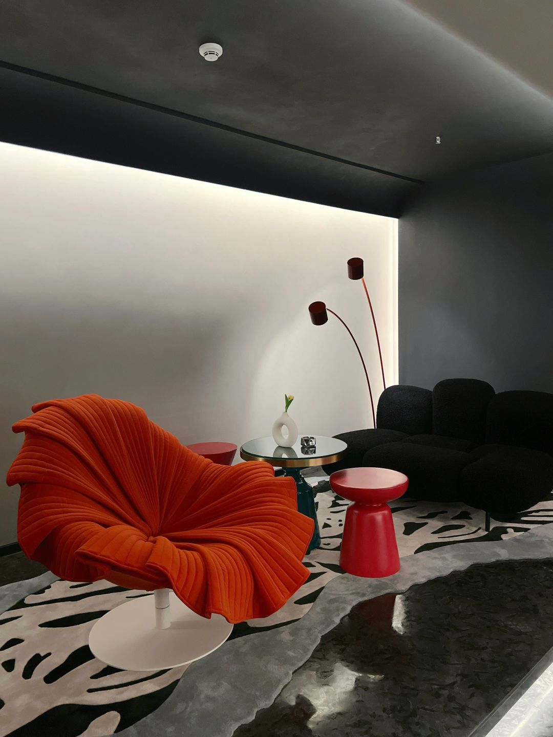 Changsha-The 57-story Tyndall Gap Hotel in Orange Island, Changsha, feels like living in an exquisite art gallery
