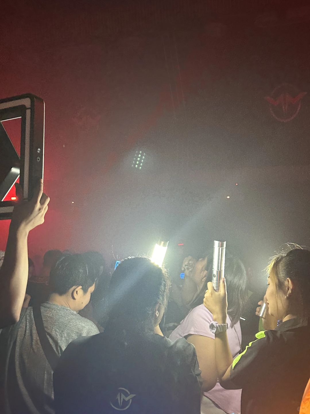 Pattaya-Hollywood and Worldhouse Bars and Nightclubs in Pattaya Review, Dating Thai Girls