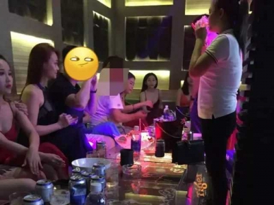 Having sex with a Japanese mixed-race Vietnamese girl, cumming without a condom