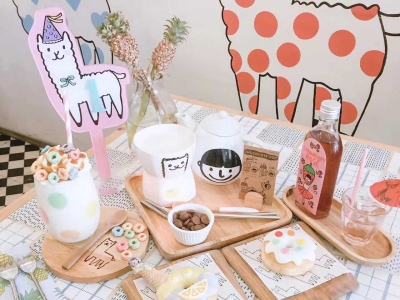 Nahim Cafe × handcraft,? the cutest coffee shop in Bangkok, is a favorite of girls