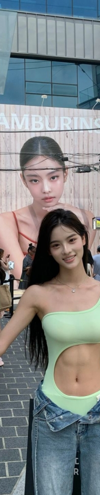 The first stop of my trip to Seoul, taking a photo with the Jennie billboard