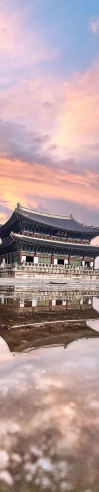Explore the 600-year history of Gyeongbokgung Palace in Seoul as you tour a Korean palace
