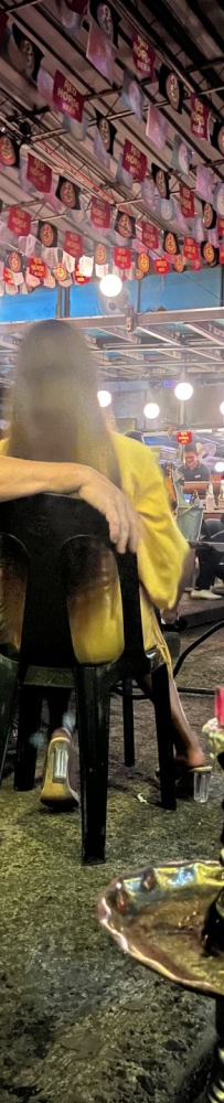 Cubana Pizza Party Bar, Mango Street, Cebu, Bar with a good atmosphere and local style