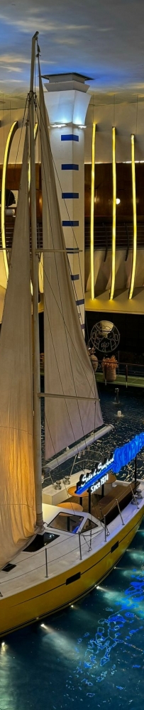 Travel to Jakarta, experience the Ritz-Carlton Hotel, Pacific Center shopping mall is downstairs