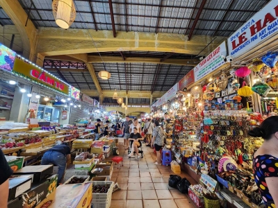Shopping guide for Cho Ben Thanh Market and Big C Supermarket in Ho Chi Minh, Vietnam