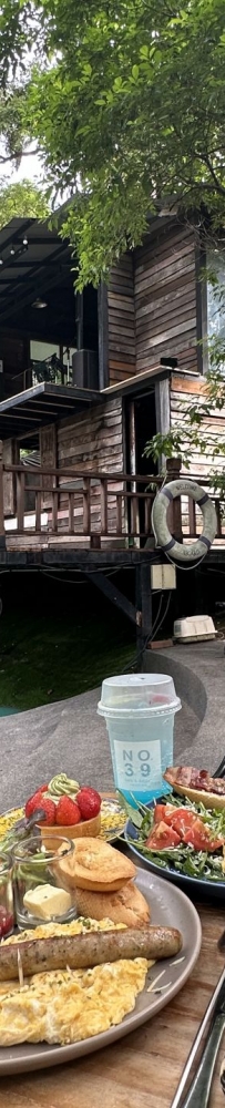Chiang Mai Coffee Shop NO.39, experience the sunshine, forest and cabins in the art village