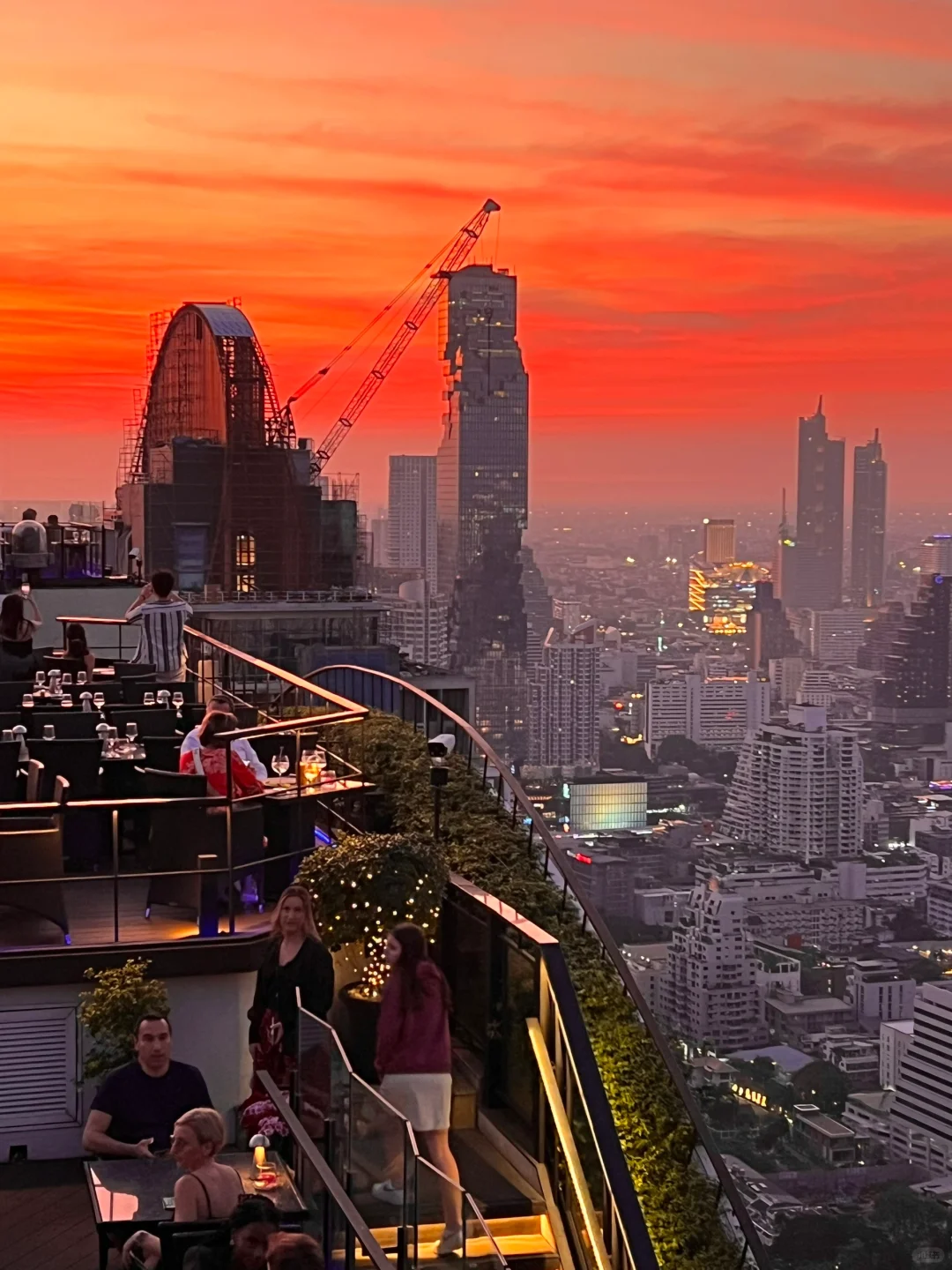 Bangkok Moon Bar, King Power Genting Mahanakhon and Nai Ler Estate, super romantic