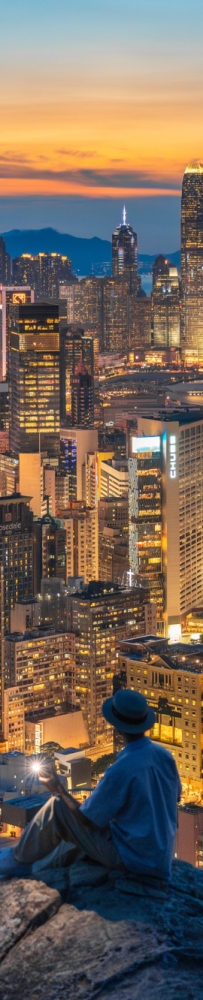 Enjoy the splendid night view of the city from the top of Braemar Hill in Hong Kong