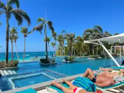Boracay Hotel Review | ♥️Hennan Crysyal, the sky pool is great