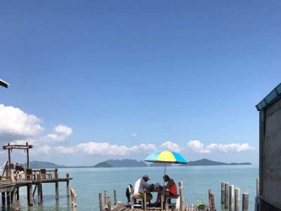 Apsara Restaurant the sea in Krabi’s Lanta Old Town, tasting slightly spicy whole snapper