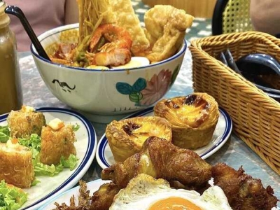 Singapore Nanyang Island Seafood Restaurant, fried carrot cake and egg tarts are delicious