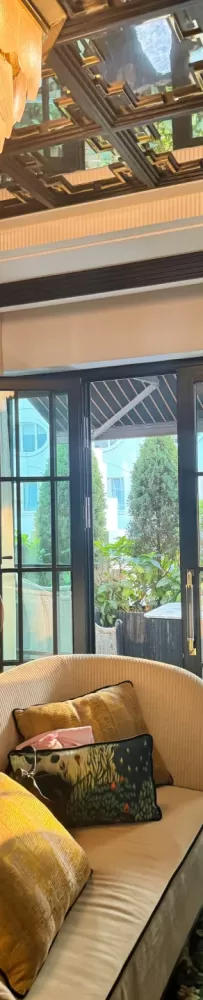 Capella Hanoi Hotel, inspired by the Opera House, designs rooms in different styles according to different celebrities.