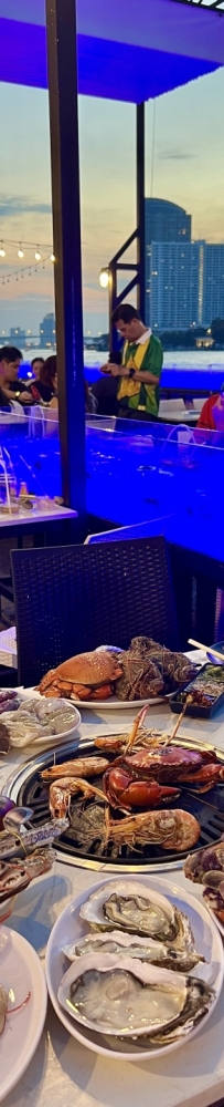 Bangkok Chao Phraya River, only $15, live shrimp seafood buffet Kodtalay The Riverfront