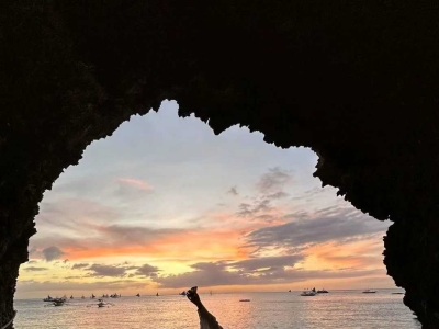 Boracay Diniwid Beach Cliff Cave, different light in the morning and evening, feel different beauty