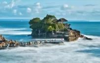 Tanah Lot Temple, Lover's Cliff, Kuta Beach, Kuta Foreigner Street. Top 4 recommended tourist attractions in Bali
