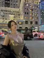 Walking tour on the streets of Hong Kong, take beautiful photos as a memory of youth