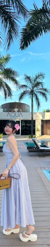 The Aqua Boracay Hotel is very quiet, with two swimming pools and a private beach