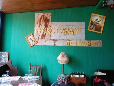 Krabi · Gecko cabane Restaurant, ?recommended mango smoothie and pineapple rice