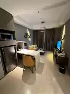 Pik Oakwood Apartment in Jakarta, located in Pik Gold Coast, with washing machine in the room