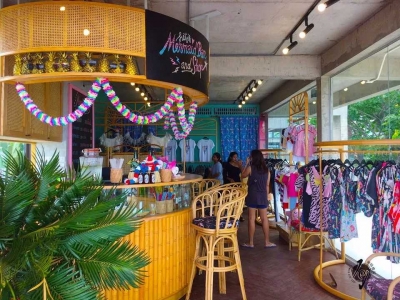 Sretsis Mermaid Bar and Shop, a pink bar with its own swimming pool